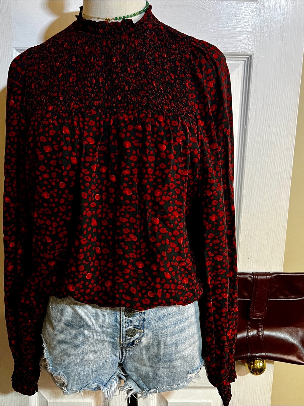 Twelve O Two Wms Red Black Print Smocked
Pleated Balloon Sleeve Peasant Top M - Picture 2 of 13